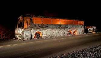 Ônibus incendiado