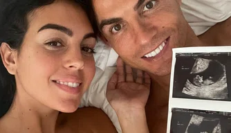 Cristiano Ronaldo revela que será pai de gêmeos.