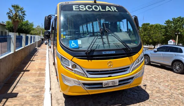 Promotor inspeciona transporte escolar de São João da Fronteira