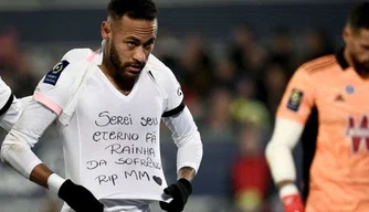 Neymar presta homenagem a cantora Marília Mendonça
