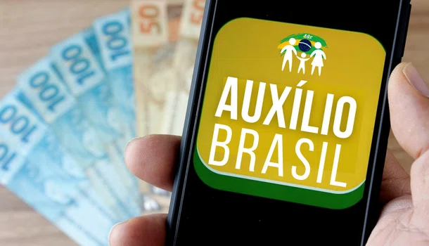 Caixa paga Auxílio Brasil à cadastrados com NIS final 2 nesta quarta