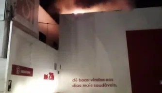 Fogo em farmácia no Centro de Teresina