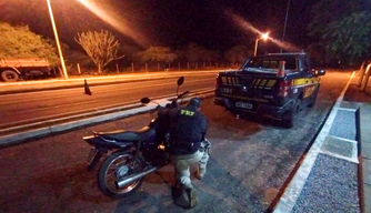 Motocicleta apreendida pela PRF em Vila Nova do Piauí.