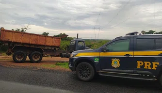 Caminhão furtado no município de Oeiras.