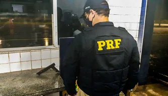 PRF apreende arma de fogo em Teresina