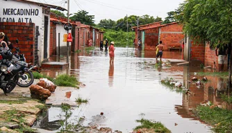 Alagamento na vila Apolônia em Teresina