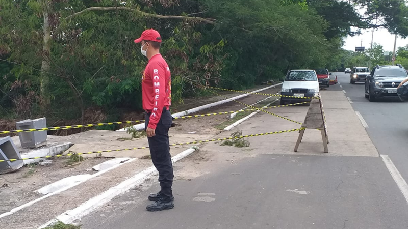 Defesa Civil interdita trecho na avenida Maranhão com risco de desabamento.