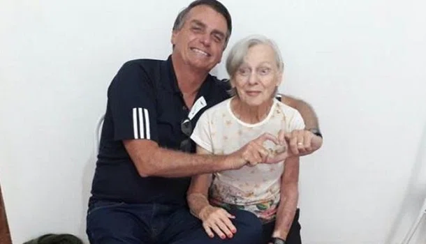 Presidente Jair Bolsonaro e a mãe.