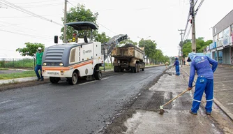 Obras de recapeamento da avenida Zequinha Freire.