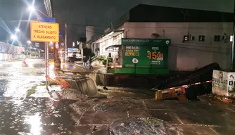Corpo de Bombeiros realiza trabalhos após fortes chuvas em Teresina.