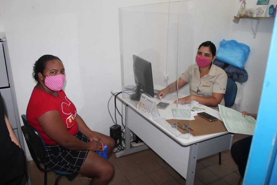 Equipes da Semcaspi realizam cadastro de famílias no programa Auxílio Brasil.