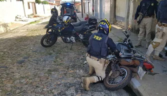 Motocicleta apreendida pela PRF em Teresina.