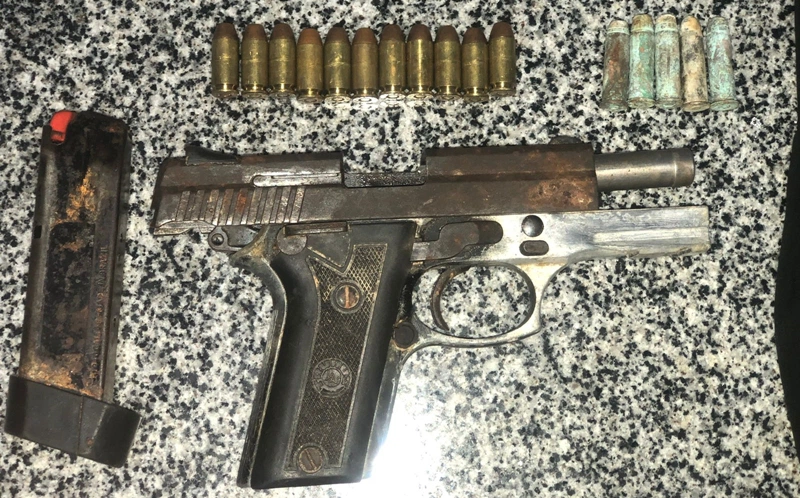 Arma de fodo e munições apreendidas pela CIPTur em Cajueiro da Praia.