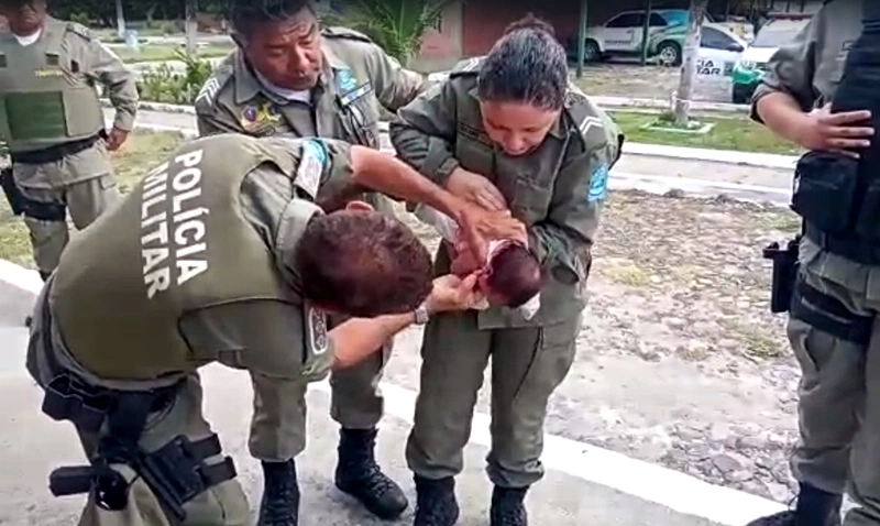 Polícia Militar salva bebê recém-nascida.