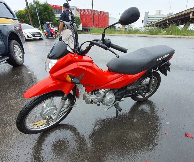 Acidente envolvendo Motocicleta e cavalo-trator em Teresina.