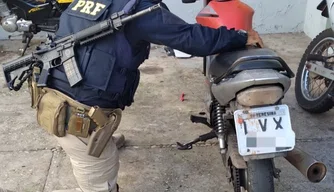 Homem é preso com motocicleta adulterada em Teresina.