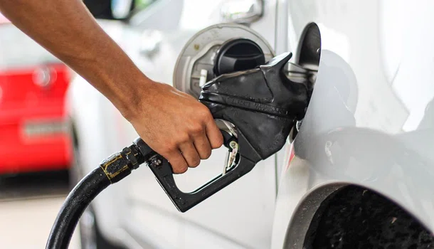 Petrobras reduz preço do litro da gasolina para distribuidoras em R$ 0,18