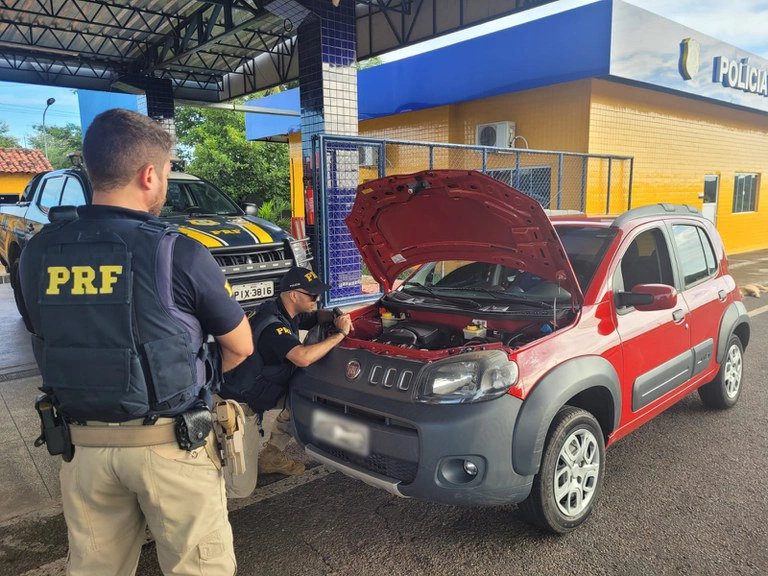 PRF recupera carro roubado em Teresina há seis meses