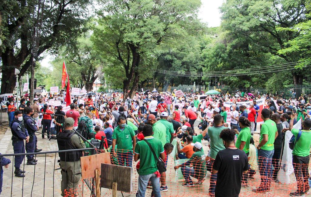 Manifestação dos trabalhadores da educação e do transporte