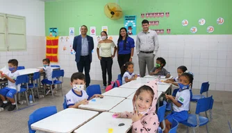 Nouga Cardoso em visita de escolas em  Teresina