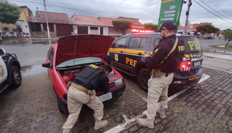 PRF recupera carro roubado no Ceará
