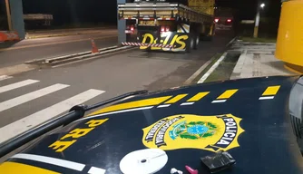 PRF autua caminhoneiro com cloridrato de cocaína em Valença do Piauí