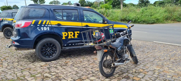 PRF apreendeu motocicleta com elementos identificadores adulterados em Teresina