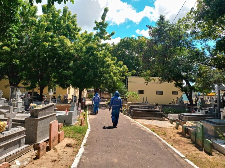 Mutirão de limpeza nos cemitérios