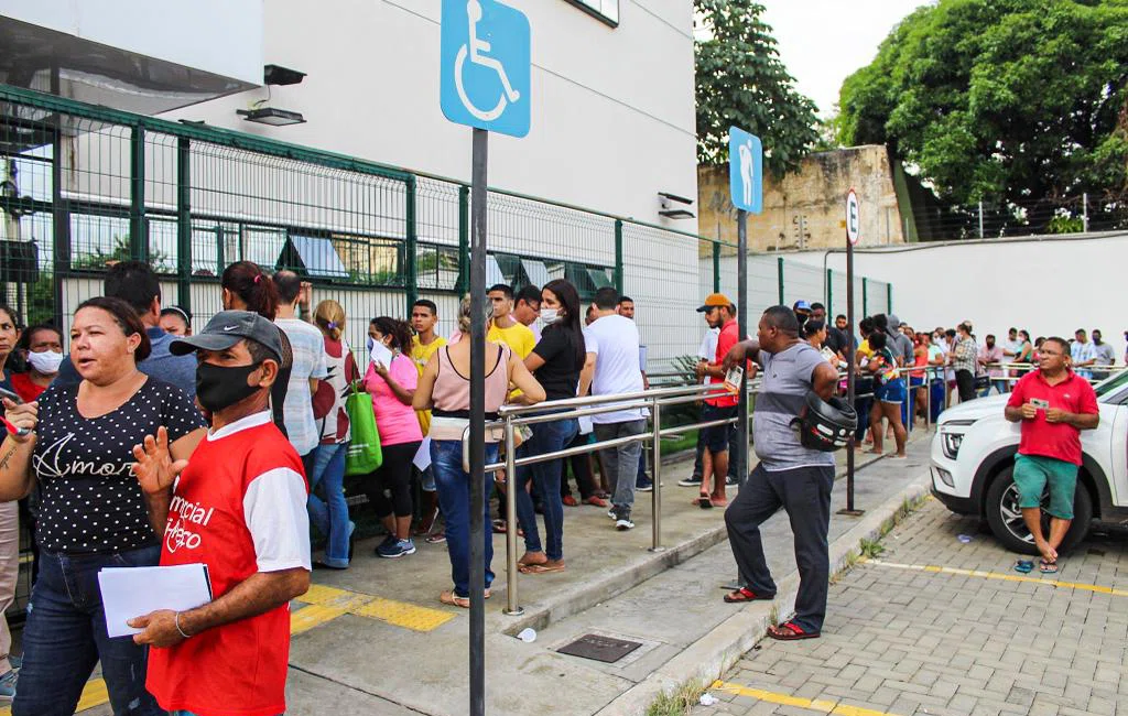 Fórum Eleitoral de Teresina registra longas filas