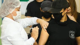 Vacinação contra gripe realizada em penitenciárias de Teresina.