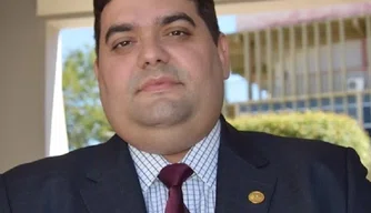Advogado Marcus Vinícius.