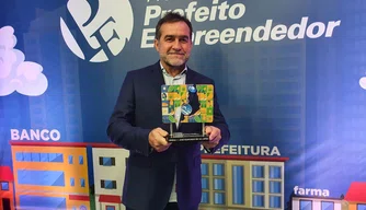 Prefeito de Oeiras José Raimundo, recebe prêmio do Sebrae