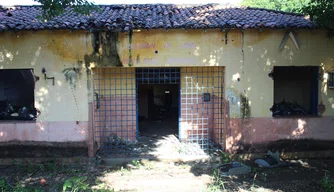 Unidade Escolar Gayoso e Almendra abandonada em Teresina