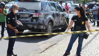 Cena do crime em frente ao Banco do Brasil.
