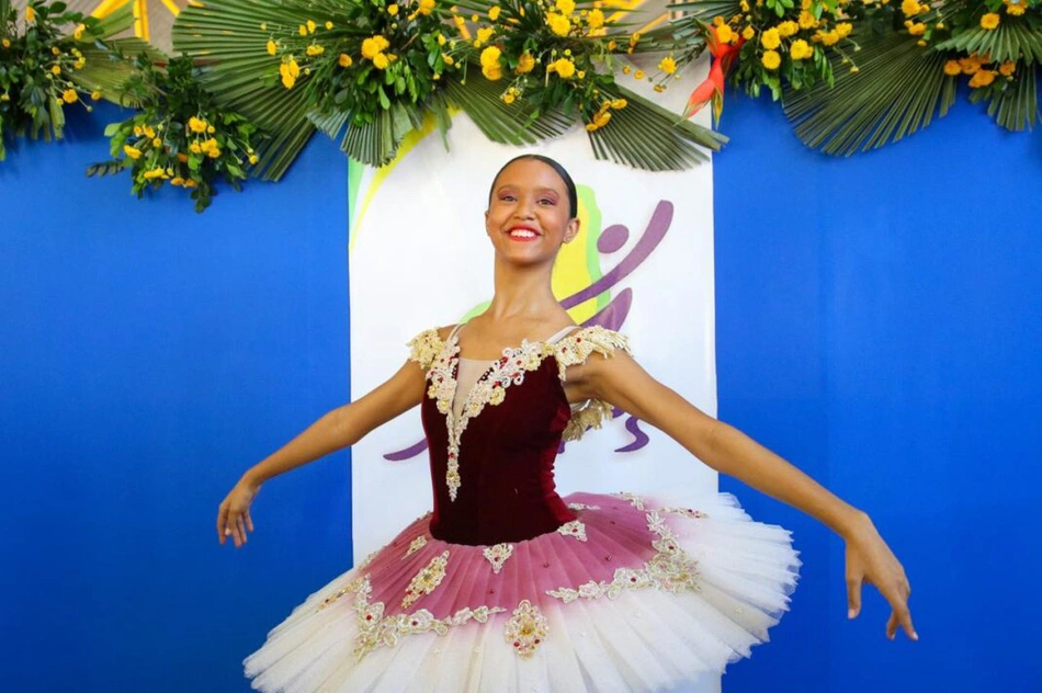 Paula Carolina, conquistou uma bolsa para estudar ballet em uma academia de dança dos Estados Unidos.