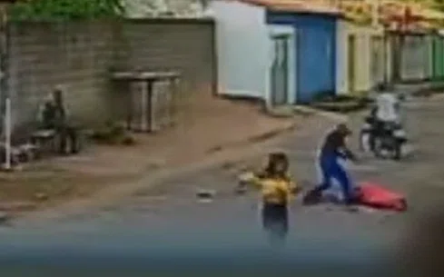 Vídeo mostra homem sendo executado com vários tiros na cidade de Parnaíba