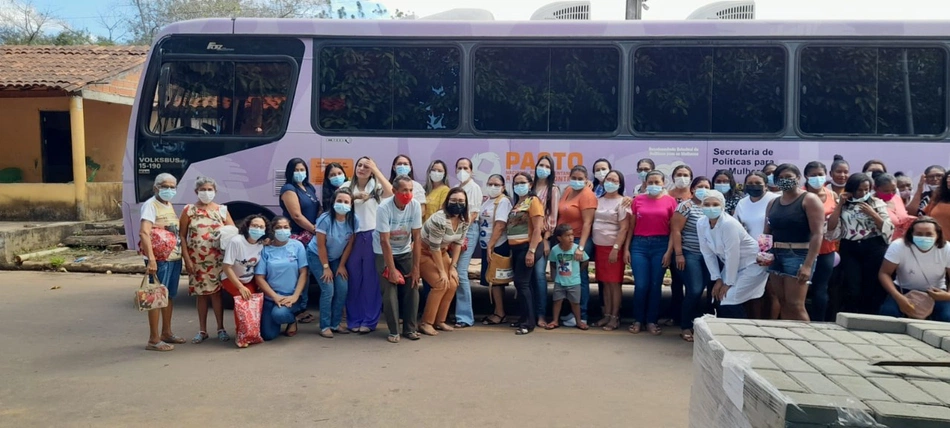 Ônibus Lilás com ações de combate à violência contra mulher