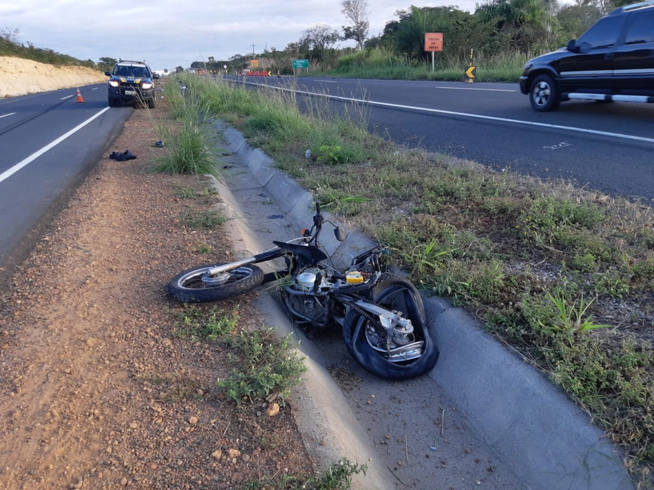 Acidente fatal envolvendo automóvel e motocicleta em Teresina.