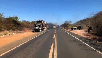Incêndio em caminhão na BR-230
