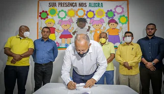 Dr. Pessoa assina termo de parceria para a reinauguração da biblioteca Ler é Preciso-Bruno Soares.