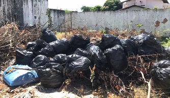 Lixo descartado incorretamente no bairro Santa Isabel