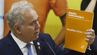 Ministro Marcelo Queiroga com boletim sobre Hepatites Virais.