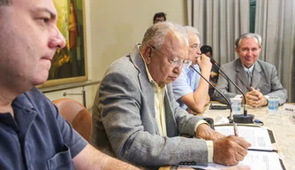 Dr. Pessoa assina contrato de R$ 500 milhões para execução de obras em Teresina
