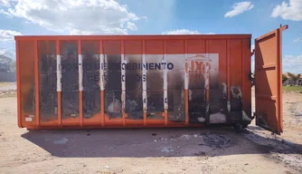 Incêndio em container de Ponto de Recolhimento de Resíduos