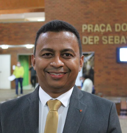 Francisco Costa defende concentração de candidaturas da base em 2 partidos