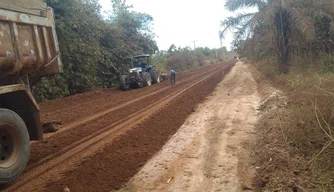 Implantação asfáltica no Povoado Fazenda Nova Leste.