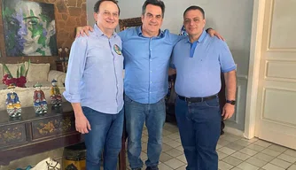 Ciro Nogueira junto ao deputado Gessívaldo Isaías e o candidato Gutemberg Rocha.