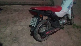 Moto roubada em Demerval Lobão.