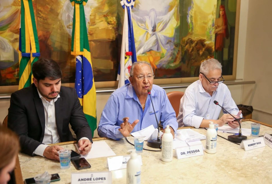 Dr. Pessoa assina acordo com Agência Brasileira de Desenvolvimento Industrial.