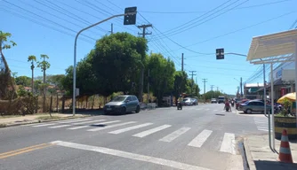 Semáforo é instalado na avenida Noé Mendes com a rua Jaime Fortes.
